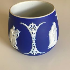 1870 Wedgwood sugar bowl or vase